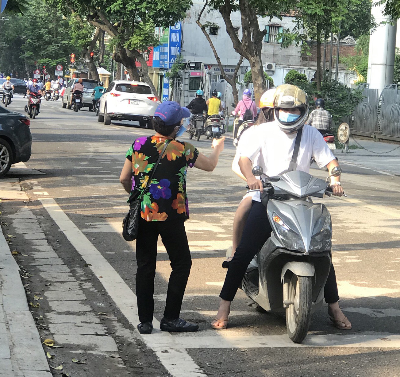 Cảnh giác trước tình trạng “cò mồi” ở cổng Bệnh viện K